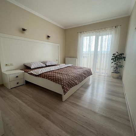 Затишні Апартаменти Two Černivci Esterno foto