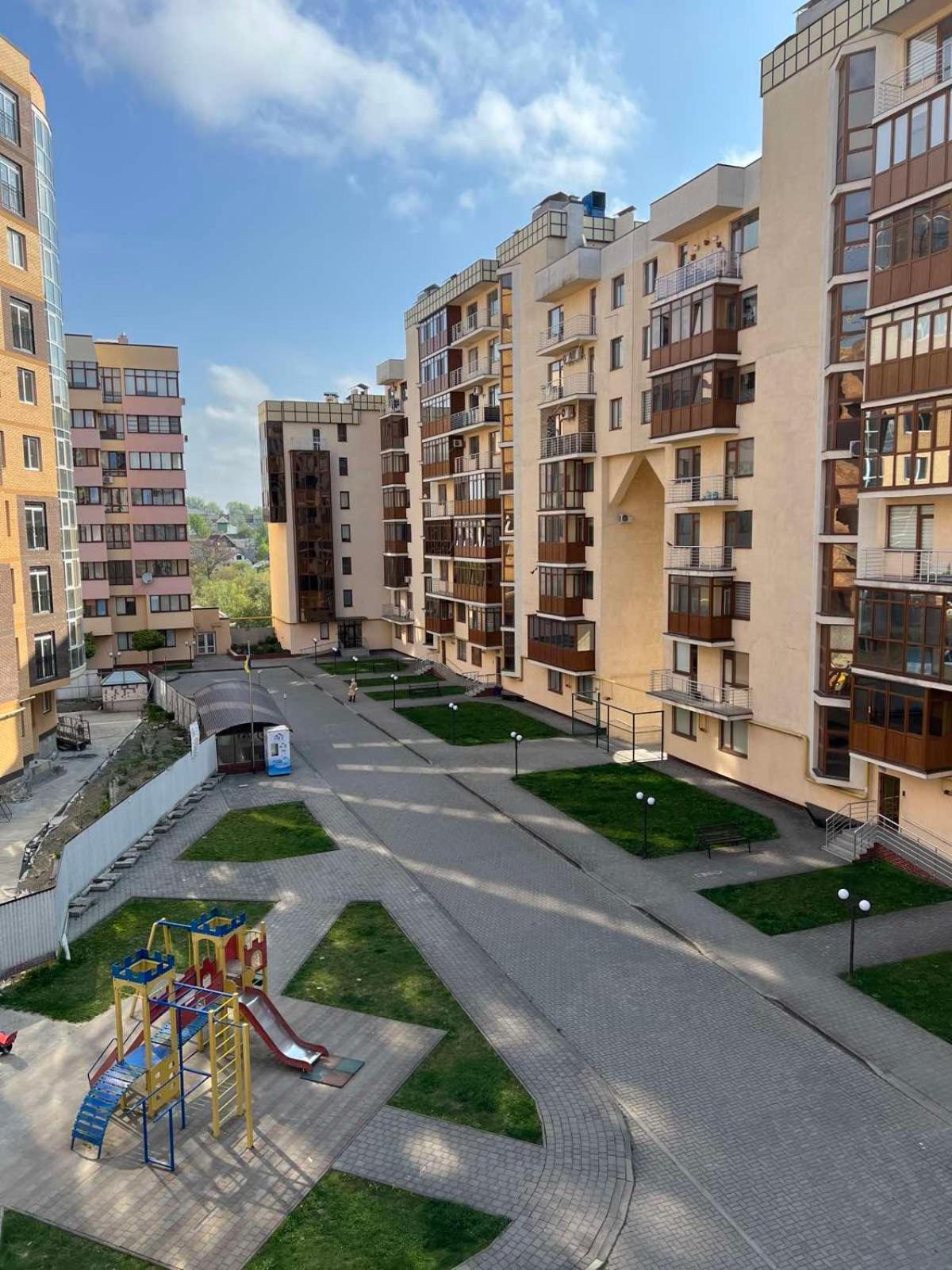 Затишні Апартаменти Two Černivci Esterno foto